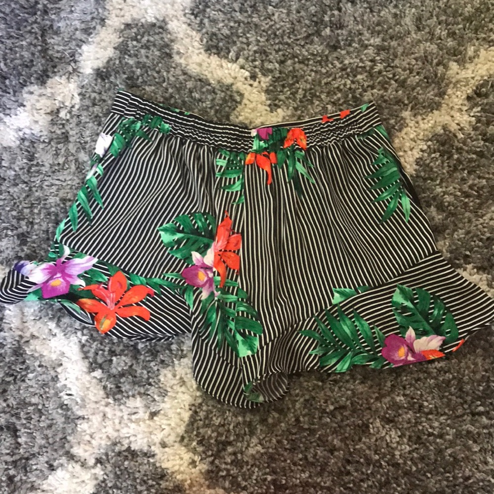 Shorts - Picture 2 of 3